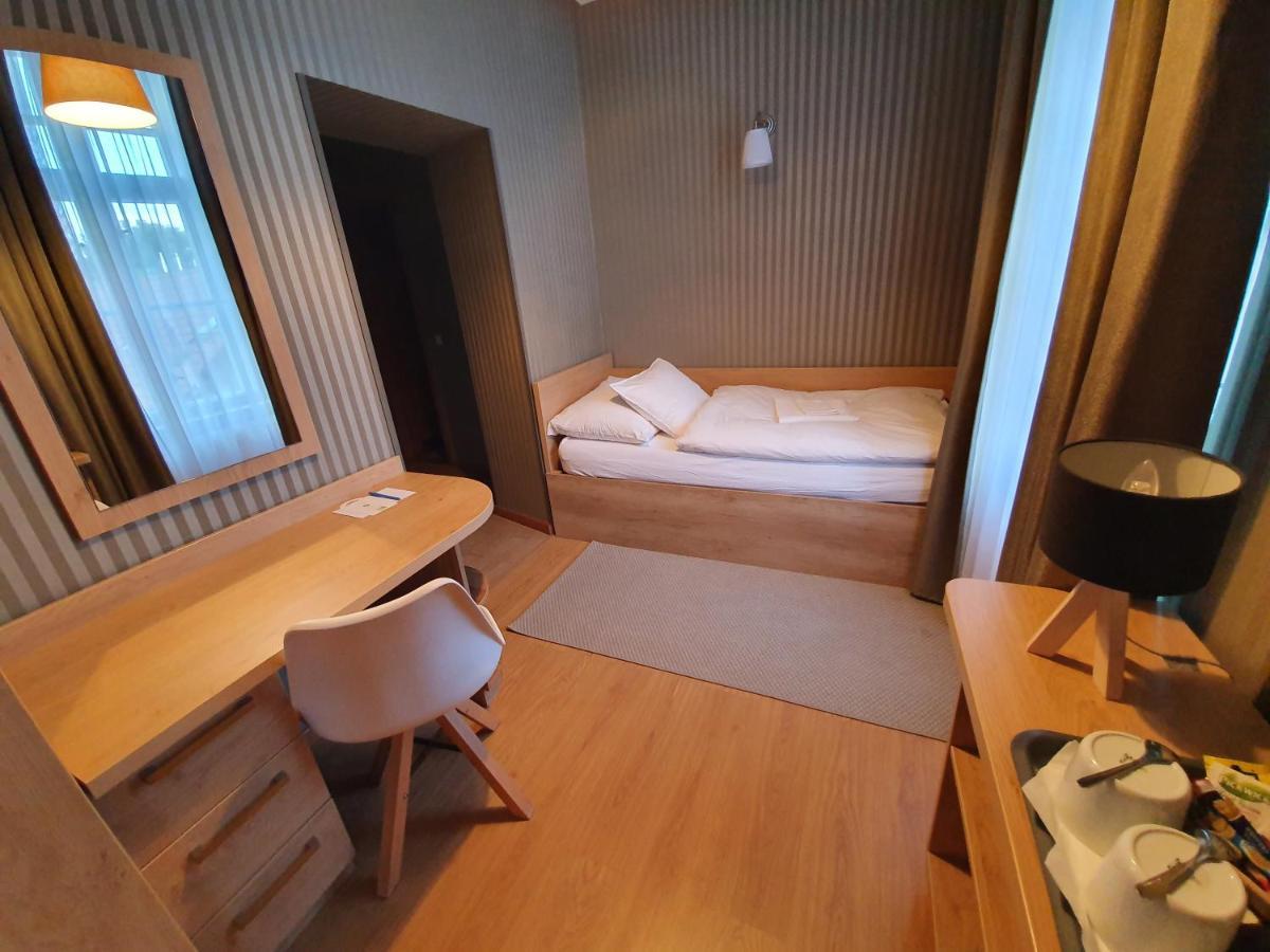 Bed and Breakfast Deák Panzió Nagykoros Esterno foto